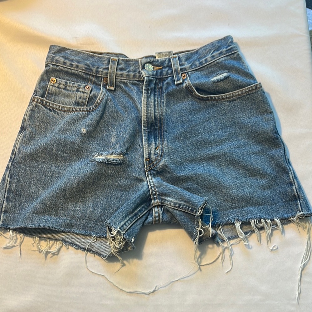 Vintage Levi’s jean shorts, size 28.
